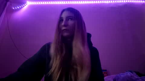 Hi Im Carry 18 years old online show from November 2025 06:40:02 AM