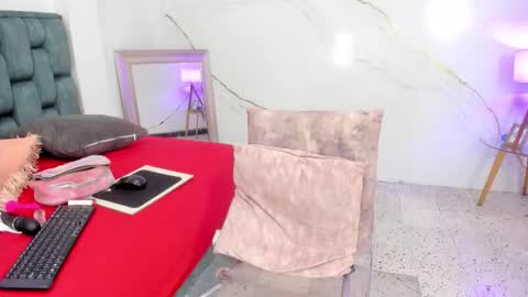 Tivizay online show from November 2025 02:13:01 PM