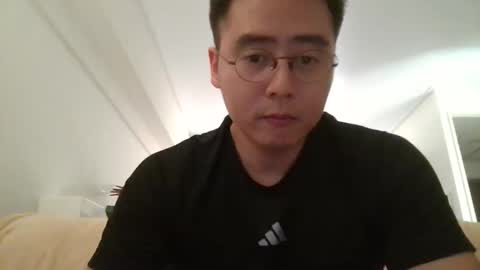 Snapshot of tmhry chatting on October 2025 09:43:01 AM Tom online show from October 2025 09:43:01 AM