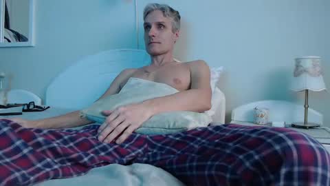 Snapshot of toffmen chatting on March 2025 03:05:02 PM Daniel Bisexual uncut 20cm online show from March 2025 03:05:02 PM