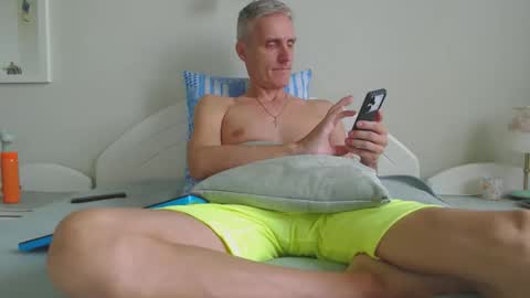 Snapshot of toffmen chatting on September 2025 05:51:01 AM Daniel Bisexual uncut 20cm online show from September 2025 05:51:01 AM
