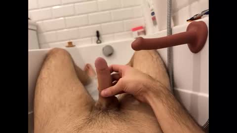 Snapshot of toja112 chatting on January 2025 04:03:01 PM Martin online show from January 2025 04:03:01 PM