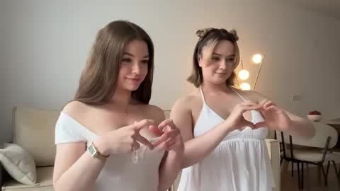 Snapshot of tokyo_blomm chatting on May 2026 01:19:01 PM Alice Alice - online show from May 2026 01:19:01 PM