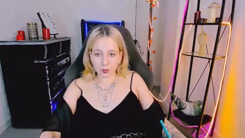 Snapshot of tollimoll chatting on December 2024 03:22:01 PM Tolli Moll online show from December 2024 03:22:01 PM