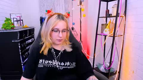 Snapshot of tollimoll chatting on December 2024 12:33:02 PM Tolli Moll online show from December 2024 12:33:02 PM