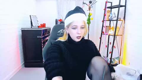 Snapshot of tollimoll chatting on December 2024 09:09:02 AM Tolli Moll online show from December 2024 09:09:02 AM