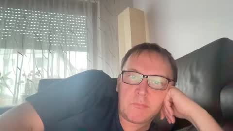 Snapshot of tom6644 chatting on February 2025 03:39:01 PM Tom online show from February 2025 03:39:01 PM