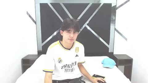 tom_0002 online show from October 2025 09:27:01 PM