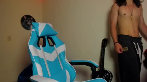 tom online show from October 2025 01:47:01 AM