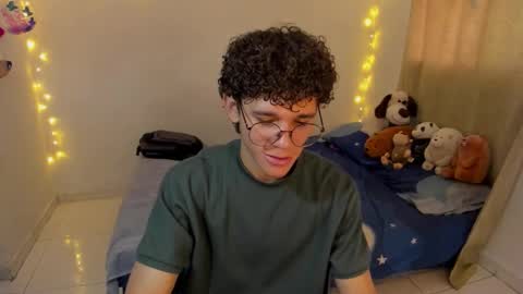 Tom Blue online show from December 2025 04:24:01 PM