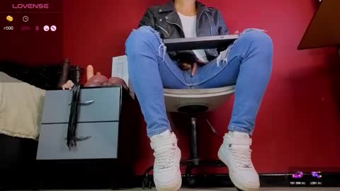 Tom online show from October 2025 01:52:02 AM