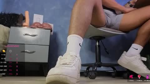 Snapshot of tom_brown12 chatting on March 2026 08:01:02 PM Tom online show from March 2026 08:01:02 PM