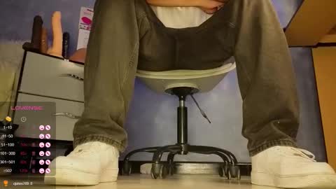 Snapshot of tom_brown12 chatting on March 2026 04:06:02 AM Tom online show from March 2026 04:06:02 AM