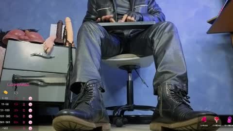 Snapshot of tom_brown12 chatting on April 2026 03:53:02 PM Tom online show from April 2026 03:53:02 PM