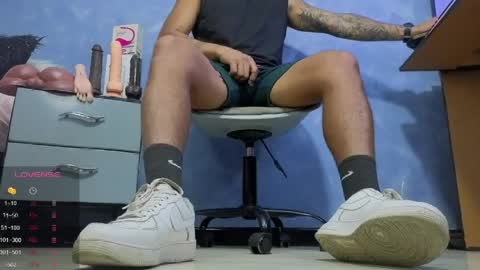 Snapshot of tom_brown12 chatting on April 2026 03:15:01 AM Tom online show from April 2026 03:15:01 AM