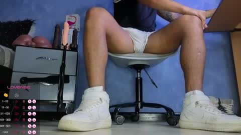 Snapshot of tom_brown12 chatting on April 2026 11:26:01 AM Tom online show from April 2026 11:26:01 AM