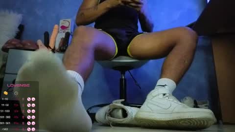 Snapshot of tom_brown12 chatting on April 2026 01:50:02 PM Tom online show from April 2026 01:50:02 PM