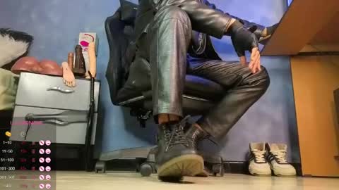 Snapshot of tom_brown12 chatting on April 2026 12:28:02 PM Tom online show from April 2026 12:28:02 PM