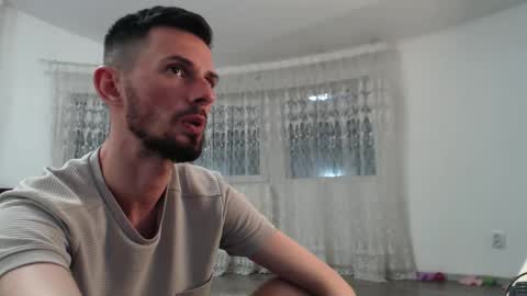 tom_michaelx online show from October 2025 05:31:01 PM