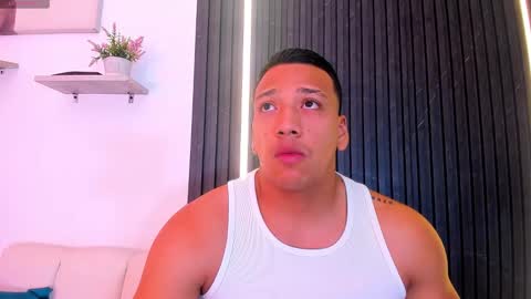 Tom muscle1 online show from November 2025 12:42:01 PM