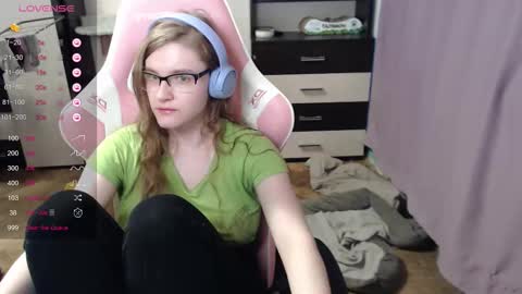 Snapshot of tomato_tease chatting on October 2025 05:06:01 AM tomato_tease online show from October 2025 05:06:01 AM