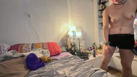 Snapshot of tomboy_titties chatting on October 2025 07:18:02 AM tomboy_titties online show from October 2025 07:18:02 AM