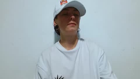 Snapshot of tomboyblue chatting on May 2026 01:00:01 AM Blue online show from May 2026 01:00:01 AM