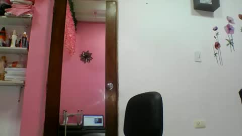 Snapshot of tomm_kors chatting on October 2025 03:51:02 AM tomm online show from October 2025 03:51:02 AM