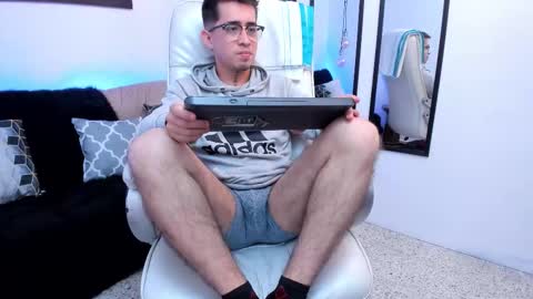 Tomas online show from March 2026 04:42:02 AM