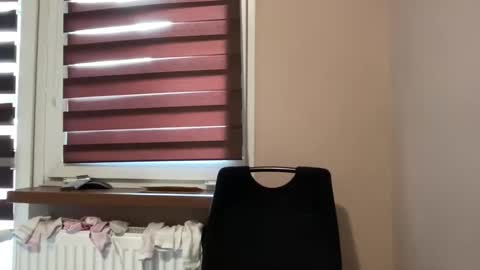 Snapshot of tommilovee chatting on April 2026 09:01:02 AM tommilovee online show from April 2026 09:01:02 AM