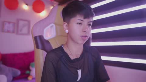 Blue  online show from February 2025 04:40:02 PM