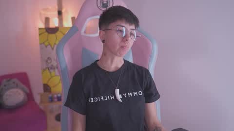 Blue  online show from November 2025 07:05:02 PM