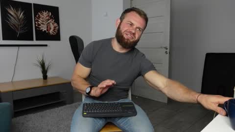 Snapshot of tommy_burnzzz chatting on October 2025 06:33:01 AM tommy burnzzz online show from October 2025 06:33:01 AM