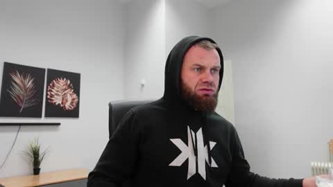 Snapshot of tommy_burnzzz chatting on November 2025 07:11:02 AM tommy burnzzz online show from November 2025 07:11:02 AM