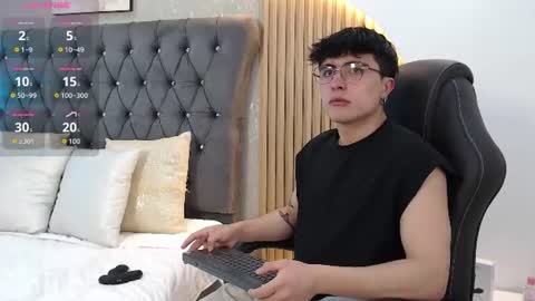Snapshot of tommy_claks chatting on June 2026 08:33:01 PM Tommy online show from June 2026 08:33:01 PM
