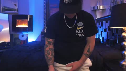 Snapshot of tommy_knuckles chatting on February 2025 05:46:01 AM Tommy online show from February 2025 05:46:01 AM