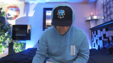 Snapshot of tommy_knuckles chatting on February 2025 10:58:02 AM Tommy online show from February 2025 10:58:02 AM