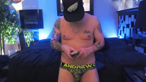 Snapshot of tommy_knuckles chatting on March 2025 03:13:02 AM Tommy online show from March 2025 03:13:02 AM