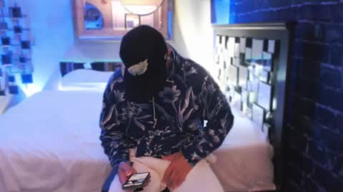 Snapshot of tommy_knuckles chatting on October 2025 01:20:02 PM Tommy online show from October 2025 01:20:02 PM