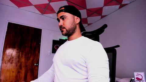 tommy_sccott online show from January 2025 05:09:01 AM