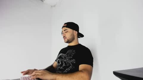 tommy_sccott online show from November 2025 10:12:01 PM