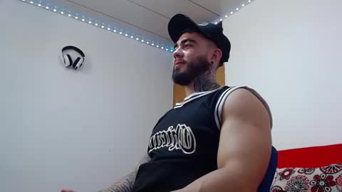 Snapshot of tommyblessd1 chatting on February 2025 07:01:02 AM Steven online show from February 2025 07:01:02 AM