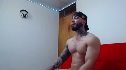 Snapshot of tommyblessd1 chatting on March 2025 07:39:01 PM Steven online show from March 2025 07:39:01 PM