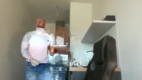 Snapshot of tommyx01 chatting on October 2025 10:21:01 AM Thomas Fit online show from October 2025 10:21:01 AM