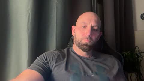 Snapshot of tommyx01 chatting on October 2025 09:48:02 PM Thomas Fit online show from October 2025 09:48:02 PM