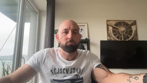 Snapshot of tommyx01 chatting on November 2025 10:03:01 AM Thomas Fit online show from November 2025 10:03:01 AM