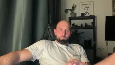 Snapshot of tommyx01 chatting on November 2025 09:36:02 PM Thomas Fit online show from November 2025 09:36:02 PM