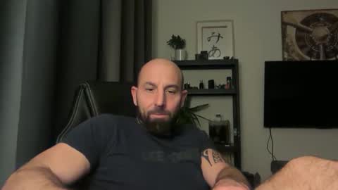 Snapshot of tommyx01 chatting on November 2025 09:46:02 PM Thomas Fit online show from November 2025 09:46:02 PM