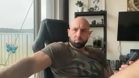 Snapshot of tommyx01 chatting on November 2025 09:48:02 AM Thomas Fit online show from November 2025 09:48:02 AM