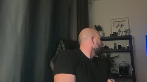 Snapshot of tommyx01 chatting on November 2025 09:38:02 PM Thomas Fit online show from November 2025 09:38:02 PM